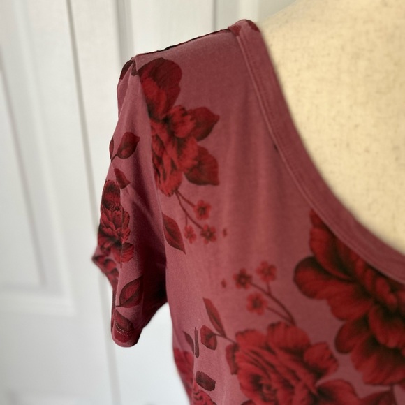 Floral V-Neck Tee - Picture 4 of 5